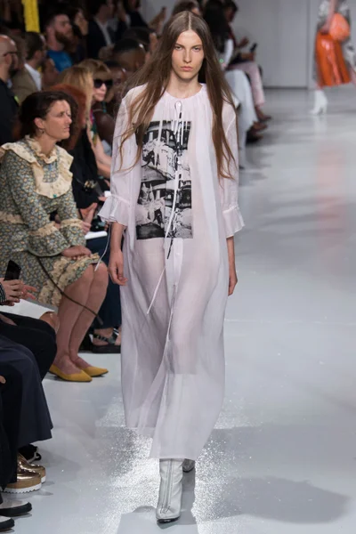 Look 15